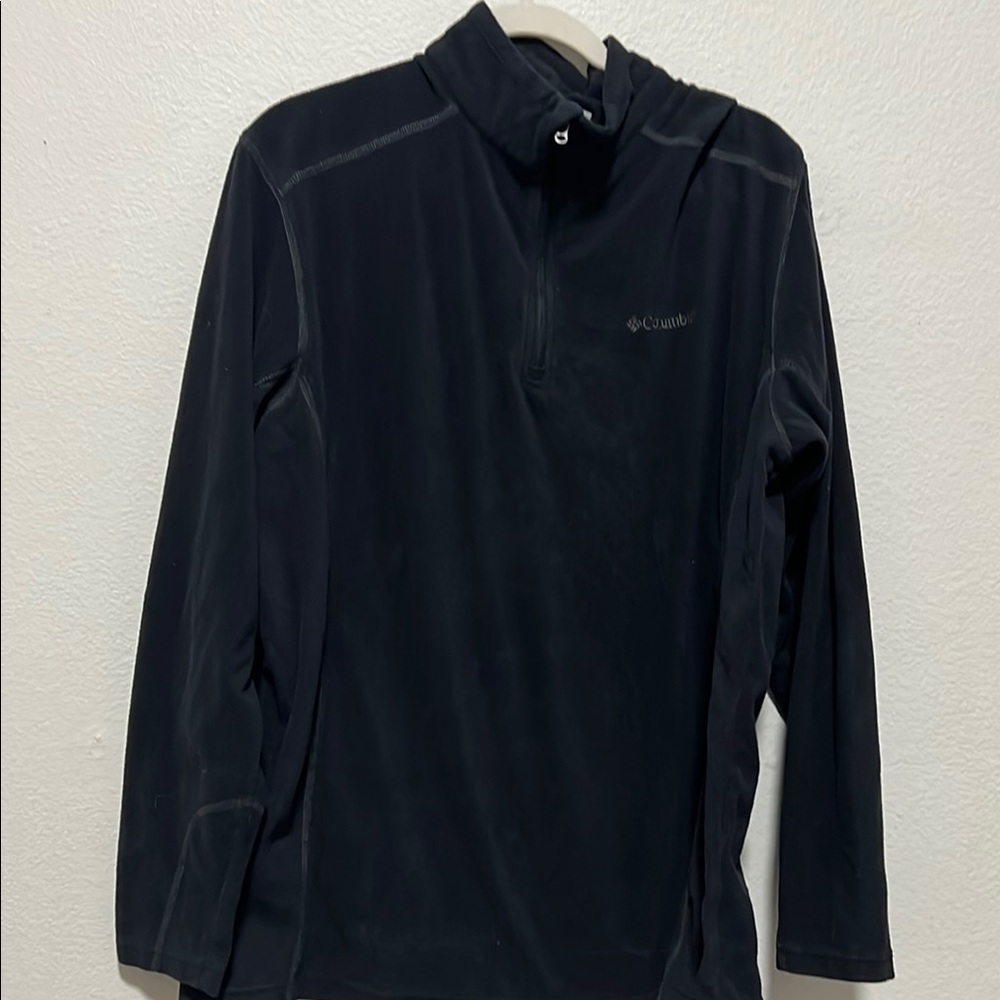 Columbia Black Pullover crew neck